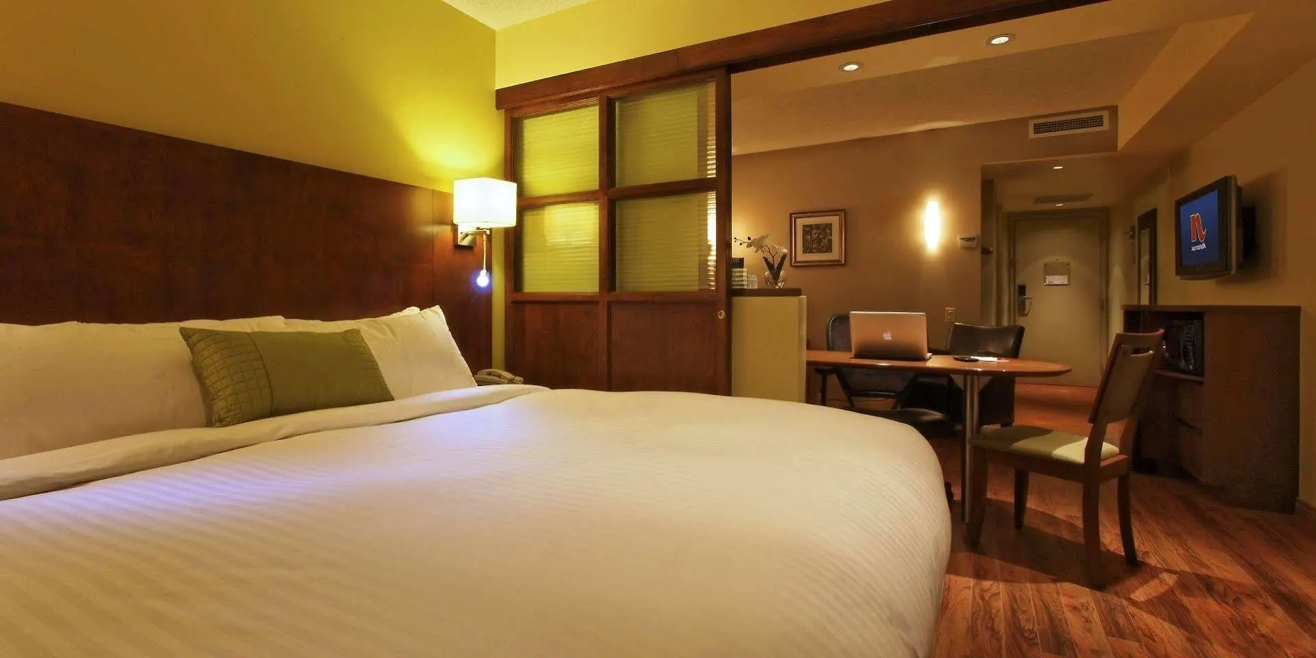 Hotel & Suites Normandin Quebec  Québec