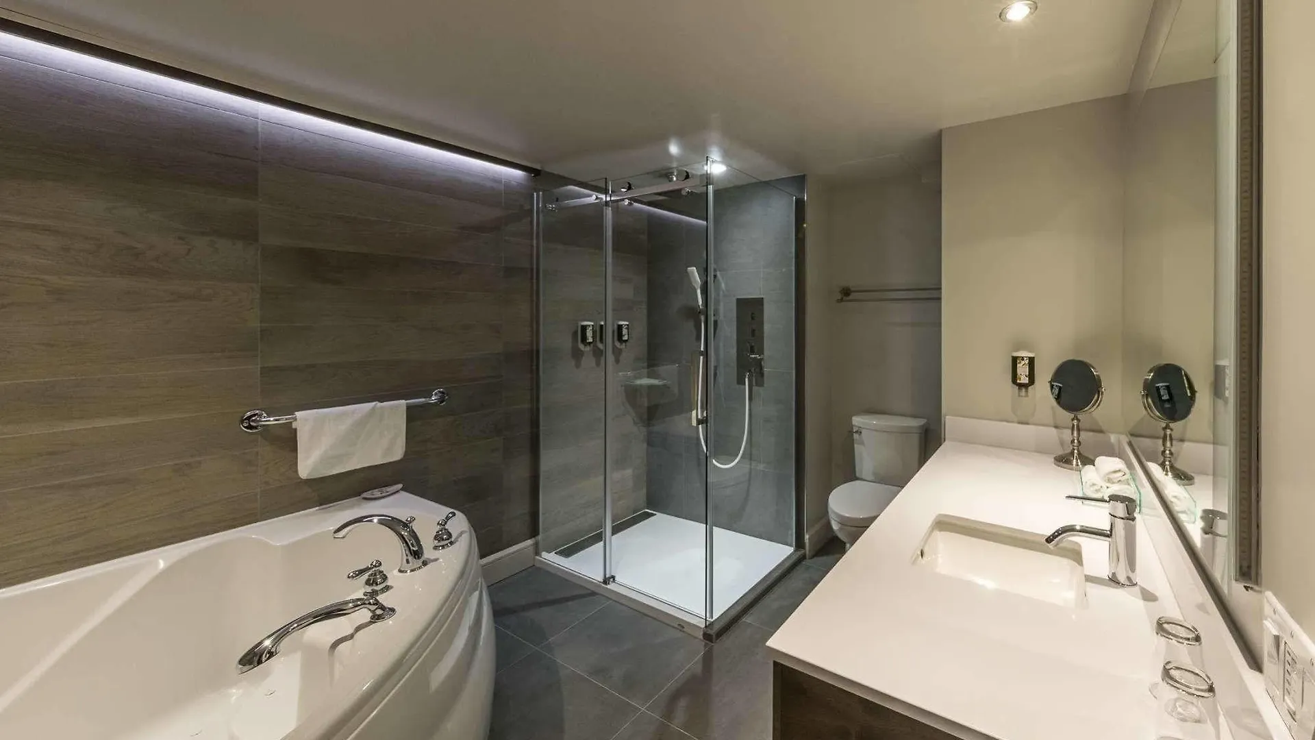 Hotel & Suites Normandin Quebec